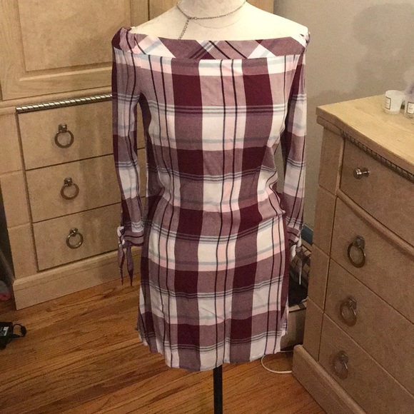 Dresses & Skirts - Sold!! Off the shoulder dress. NWOT!!